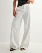 Gina Tricot - Valkoinen - Wide leg suit trousers