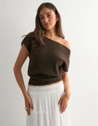 Nelly - Ruskea - Wide Neck Knit Top