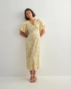 Neo Noir - Keltainen - Illana Flower Print Dress