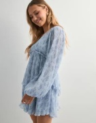 Nelly - Kukallinen - Fine Pleated Dress