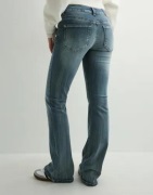 Nelly - Sininen - Super Low Waist Bootcut Jeans