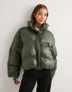 Neo Noir - Vihreä - Rhea Shiny Puffer Jacket