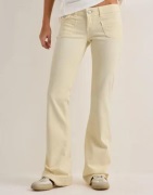 Nelly - Keltainen - Super Low Heart Pocket Bootcut Jeans