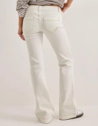 Nelly - Valkoinen - Super Low Heart Pocket Bootcut Jeans