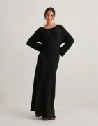 Neo Noir - Musta - Emerson Knit Dress