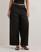 Vero Moda - Musta - Awvana Mw Wide Ankle Pant Noos