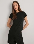 Nelly - Musta - Asymmetric Flowy Tee