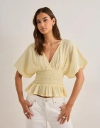 Nelly - Keltainen - Spring Smock Blouse