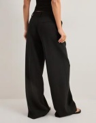 Nelly - Musta - Mid Waist Wide Suit Pants
