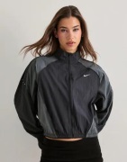 Nike - Musta - W Nk Swift Uv Rpl Jkt Nv