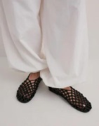 Nelly - Musta - Braided Flat