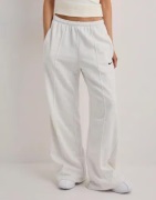 Nike - Harmaa - W Nsw Offln Chll Ft Oh Mr Pant