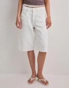 Nelly - Valkoinen - Buckle Long Jeans Shorts