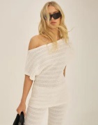 Nelly - Valkoinen - Crochet Slit Top