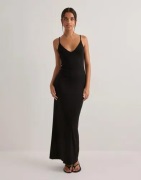 Nelly - Musta - Perfect Soft Maxi Dress
