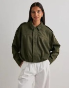 Only - Vihreä - Onlmoon-Stina Faux Suede Bomber Pnt