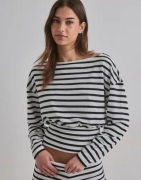 Nelly - Musta - Stripe Knit Sweater