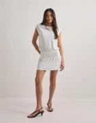 Nelly - Valkoinen - Soft Shoulder Mini Dress